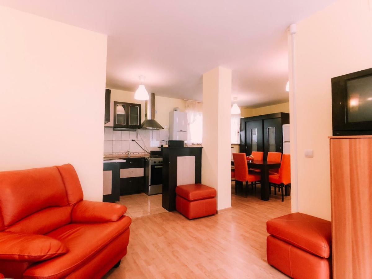 Spacious Apartment Near Peles Sinaia Exterior photo